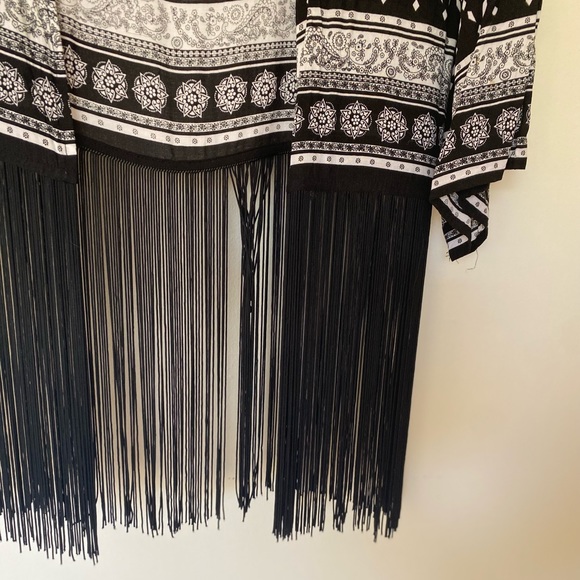 H&M Loves Coachella Patterned Kimono - Picture 7 of 8